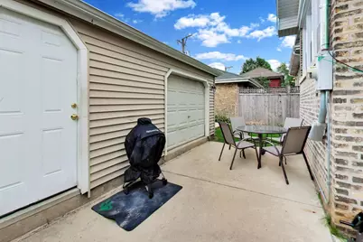 4147 N Dickinson Avenue, Chicago, IL 60641 - Photo 43