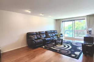 8001 W Courte Dr, Niles, IL 60714 - Photo 7