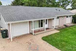 260 Flagstaff Ln, Hoffman Estates, IL 60169 - Photo 1