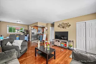 260 Flagstaff Ln, Hoffman Estates, IL 60169 - Photo 5