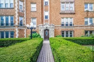 10927 S Longwood Dr, Chicago, IL 60643 - Photo 3