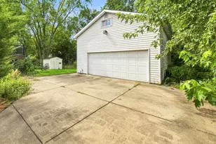 16 Joyce Ln, Streamwood, IL 60107 - Photo 23