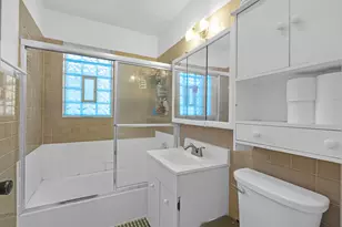 5032 Crain St, Skokie, IL 60077 - Photo 5