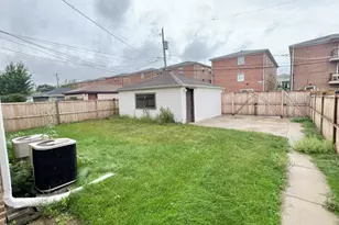 5032 Crain St, Skokie, IL 60077 - Photo 15