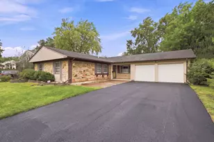 1600 Cambourne Ln, Schaumburg, IL 60194 - Photo 1