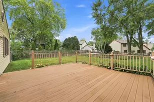 1600 Cambourne Ln, Schaumburg, IL 60194 - Photo 25
