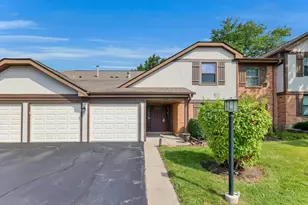 1374 Williamsburg Dr, Schaumburg, IL 60193 - Photo 1