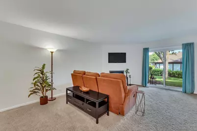 1374 Williamsburg Drive #B1, Schaumburg, IL 60193 - Photo 5