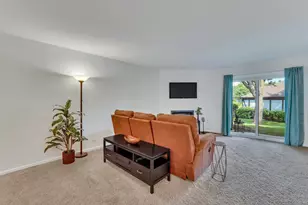 1374 Williamsburg Dr, Schaumburg, IL 60193 - Photo 5