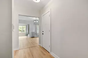 918 W Sunnyside Ave, Chicago, IL 60640 - Photo 3
