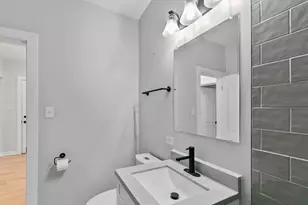 918 W Sunnyside Ave, Chicago, IL 60640 - Photo 17