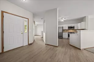 413 Cascade Ln, Oswego, IL 60543 - Photo 5