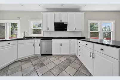 17 Chapel Hill Court, Westmont, IL 60559 - Photo 11