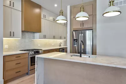 3754 W Sunnyside Avenue, Chicago, IL 60625 - Photo 5