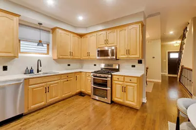 3242 N Leavitt Street, Chicago, IL 60618 - Photo 9
