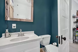 614 W Oakland Ave, Bloomington, IL 61701 - Photo 13