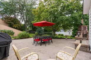 2202 Hedgewood Dr, Bloomington, IL 61704 - Photo 29