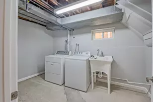 2741 W Chase Ave, Chicago, IL 60645 - Photo 21