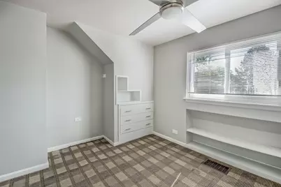 2741 W Chase Avenue, Chicago, IL 60645 - Photo 15