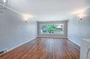 2741 W Chase Ave, Chicago, IL 60645 - Photo 3