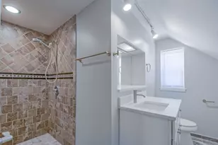 2741 W Chase Ave, Chicago, IL 60645 - Photo 17