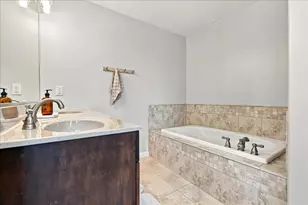 1403 Kickapoo Creek Rd, Bloomington, IL 61705 - Photo 29