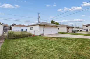 648 Escanaba Ave, Calumet City, IL 60409 - Photo 19