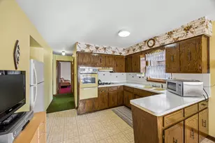 648 Escanaba Ave, Calumet City, IL 60409 - Photo 5