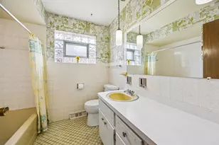 648 Escanaba Ave, Calumet City, IL 60409 - Photo 13