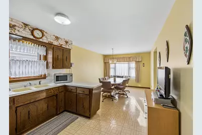 648 Escanaba Avenue, Calumet City, IL 60409 - Photo 3