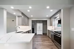 3001 W Chase Ave, Chicago, IL 60645 - Photo 15