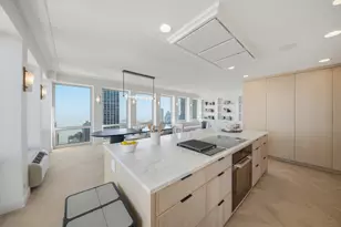 111 E Chestnut St, Chicago, IL 60611 - Photo 7