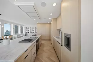 111 E Chestnut St, Chicago, IL 60611 - Photo 17