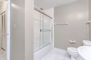 21 W Chestnut St, Chicago, IL 60610 - Photo 13