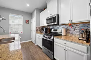 47 Nicholas Dr E, Des Plaines, IL 60016 - Photo 5