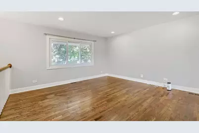 2050 Shepard Road, Hoffman Estates, IL 60169 - Photo 3