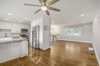 2050 Shepard Road, Hoffman Estates, IL 60169 - Photo 7
