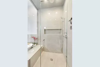 2405 W Iowa Street #402, Chicago, IL 60622 - Photo 15