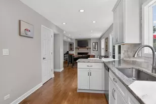 813 Hyde Park Ln, Naperville, IL 60565 - Photo 7