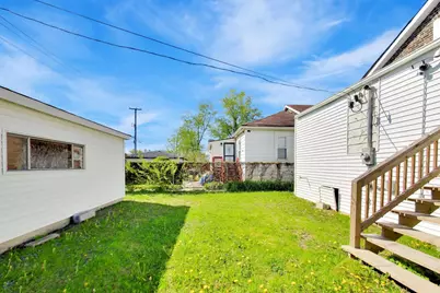9549 S Calumet Avenue, Chicago, IL 60628 - Photo 31