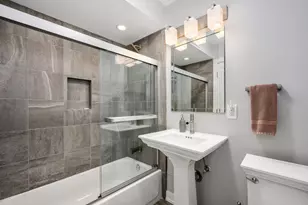1255 N Sandburg Terrace, Chicago, IL 60610 - Photo 15