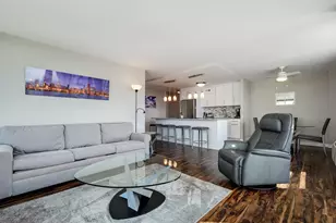 1255 N Sandburg Terrace, Chicago, IL 60610 - Photo 3