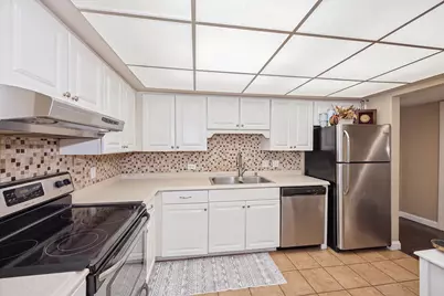 112 Carriage Way Drive #110A, Burr Ridge, IL 60527 - Photo 3