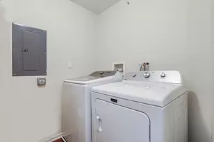 2191 Vanderbilt Dr, Geneva, IL 60134 - Photo 13