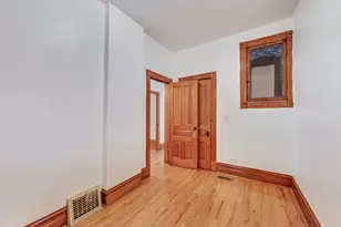 1138 W Addison St, Chicago, IL 60613 - Photo 11