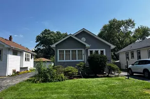 527 S Summit Ave, Villa Park, IL 60181 - Photo 1