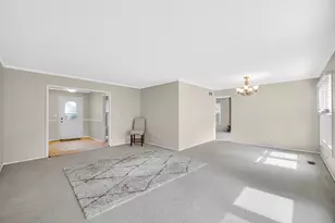 1550 Jasper Dr, Wheaton, IL 60189 - Photo 5