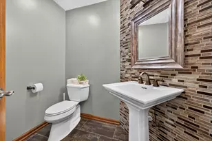 42W142 Ravine Dr, Saint Charles, IL 60175 - Photo 11