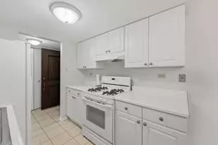 512 Redondo Dr, Downers Grove, IL 60516 - Photo 7