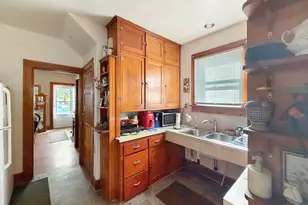 526 E Jefferson St, Freeport, IL 61032 - Photo 3